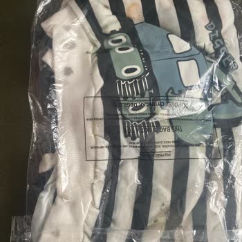 LCW Küflenmiş Bebek Kıyafeti Gönderiyor