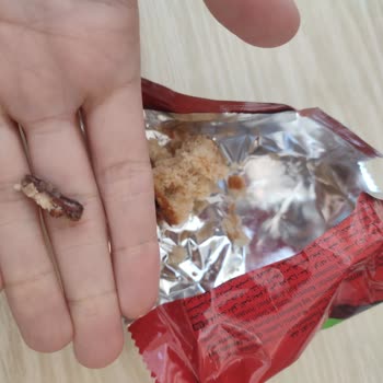BİM'in Kekinden Odun Parçası Çıktı