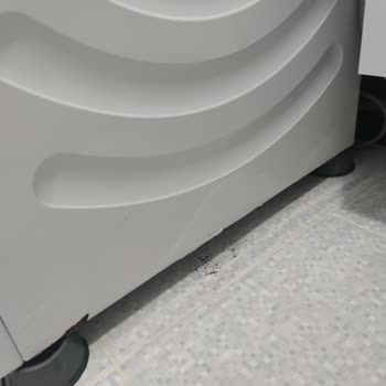 Siemens Ev Aletleri Boyası Atıyor Teneke Parçaları Yere Düşüyor