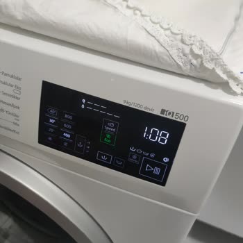 Siemens Ev Aletleri Boyası Atıyor Teneke Parçaları Yere Düşüyor