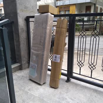 Aras Kargo Küçükyalı Şubesi Kargoyu Sokağa Attı