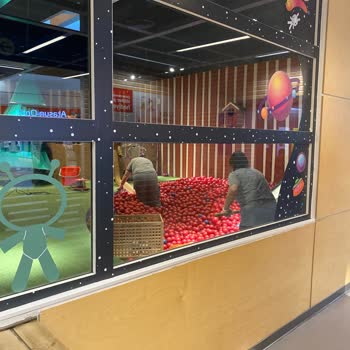 IKEA Oyun Alanı Sürekli Kapalı