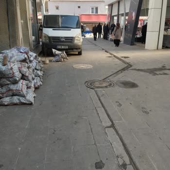 Batman Belediyesi Arabalar Sokakları İşkal Ediyor Kalıcı Duba Gerekli