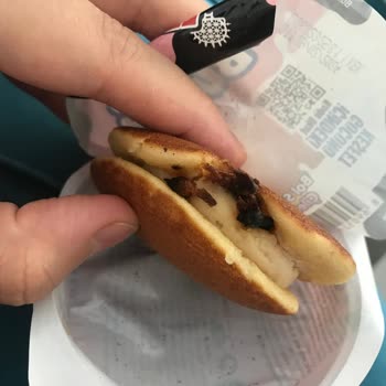 Eti Gıda Eti Süt Burger İçinden Çıkan Cisim