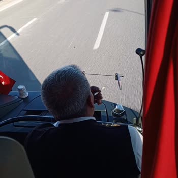 Çayırağası Şoför Ve Muavin Araç İçinde Sigara İçiyor