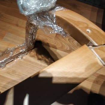 Avokado Konsept Sandalye Ayağı Kırık Geldi