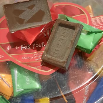 Elvan Gıda Bozuk Çikolataları Satıyorlar