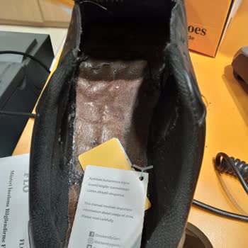 FLO Mağazası Ayakkabı Üretim Hatası