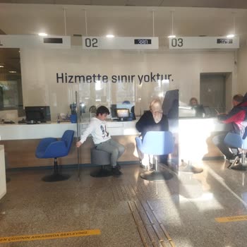 Yapı Ve Kredi Bankası Banka İçinde Bekleme Çilesi