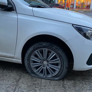 Pendik Belediyesi Lastik Patlatan Rögar Kapaklarını Tamir Etmiyor