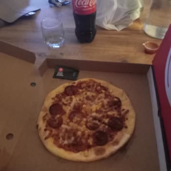 Aldatıcı Pizza Hut Ve Aracı Olamayan Yemeksepeti.