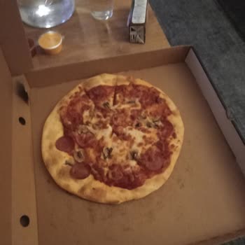Aldatıcı Pizza Hut Ve Aracı Olamayan Yemeksepeti.