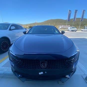 Peugeot 508 Ön Logosu Sıfır Aracımda Gelmedi. Araç Hatalı.