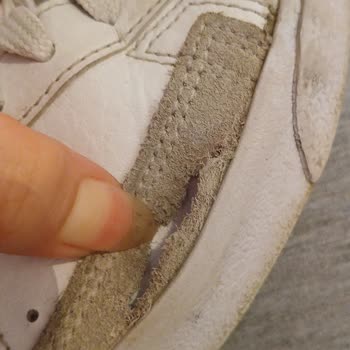 Nike Yeni Aldığım Ayakkabılarda Yırtıklar Ve Açılmalar Oluştu.