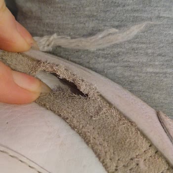 Nike Yeni Aldığım Ayakkabılarda Yırtıklar Ve Açılmalar Oluştu.