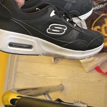 Skechers Eriyen Taban Ayakkabısını Kullanıcı Hatası Olarak Görüyor