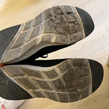 Skechers Eriyen Taban Ayakkabısını Kullanıcı Hatası Olarak Görüyor