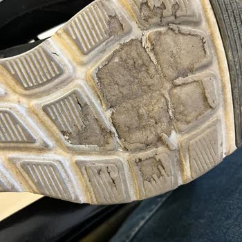 Skechers Eriyen Taban Ayakkabısını Kullanıcı Hatası Olarak Görüyor
