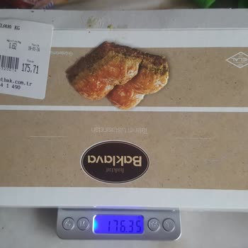 Tatbak Haktat Yeşilbağlar Pendik Baklava Kutusunu Para İle Satıyor.