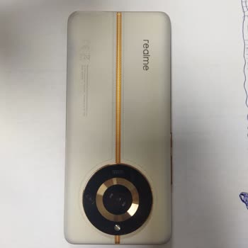 Realme 11 Pro+ Arka Kapak Bej Rengindeki Deformasyonu