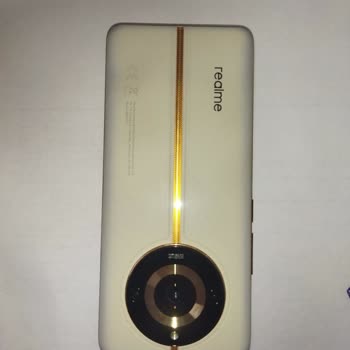 Realme 11 Pro+ Arka Kapak Bej Rengindeki Deformasyonu