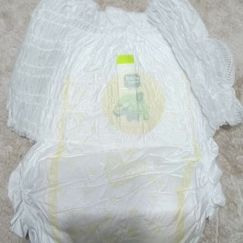 Bebeland Aşırı Sızdırma Ve Bedeninden Küçük Bez