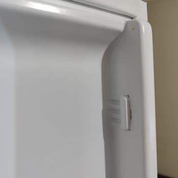 Vestel Nfk 520 ++ Model No Frost Buzdolabı Raf Tutacağı Kırıldı