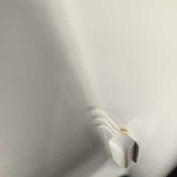Vestel Nfk 520 ++ Model No Frost Buzdolabı Raf Tutacağı Kırıldı