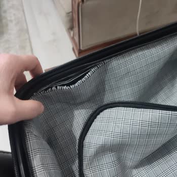 Migros 2. Kullanımda Bozulan Valiz