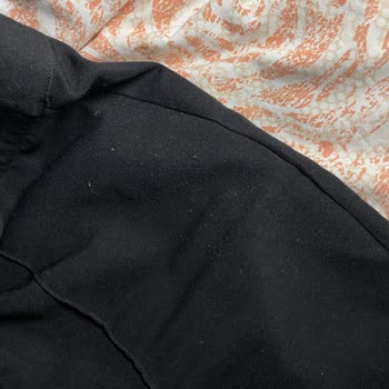 Manuka Pantolon Tüylenme Ve İpliklenmesi