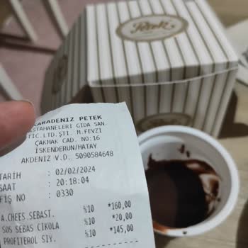 Petek Pastanesi (İskenderun) Petek Pastanesinden Sos Diye Bir Kaşık Puding 20 TL Alınması