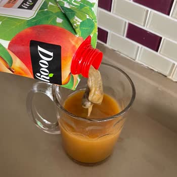 A101 Den Aldığım Dooy Marka Meyve Suyundan Çıkan Pislik