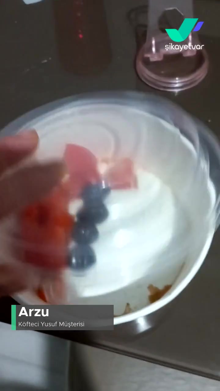 Köfteci Yusuf Salatadan Kıl Çıktı videonun kapak resmi