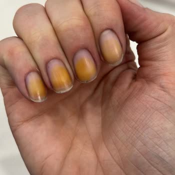 Flormar 321 Numaralı Oje Tırnakları Turunculaştırdı