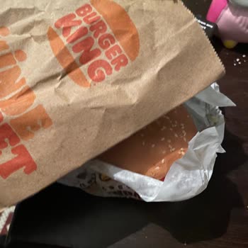 Burger King Hamburger İçerisinde Farklı Şeyler Çıktı