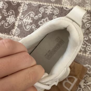 Bershka Kullanılmış Ayakkabı Gönderdi