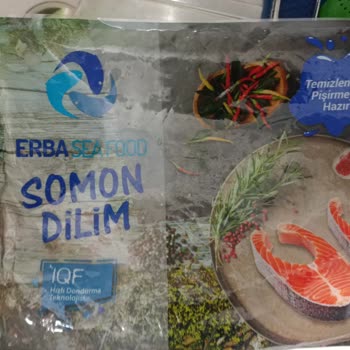 Erba Sea Food Erba Seafood Somon Dilim İçerisinden Çıkan Falım Kağıdı.