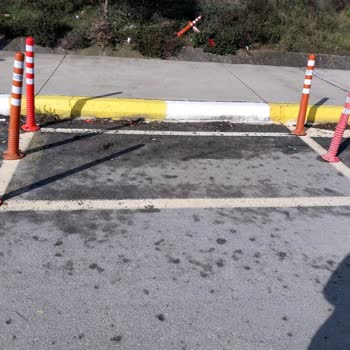 Milli Eğitim Bakanlığı (MEB) Komisyonun Hatchback Aracı Sedan Tipine Park Ettirmesinden Kalma