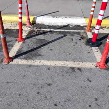 Milli Eğitim Bakanlığı (MEB) Komisyonun Hatchback Aracı Sedan Tipine Park Ettirmesinden Kalma