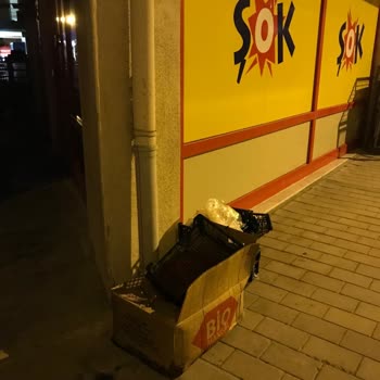 Şok Market Şubesi Çöp Sorunu