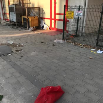 Şok Market Şubesi Çöp Sorunu