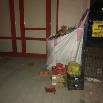 Şok Market Şubesi Çöp Sorunu