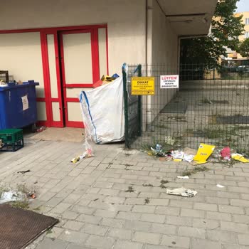 Şok Market Şubesi Çöp Sorunu