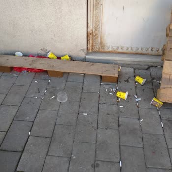 Şok Market Şubesi Çöp Sorunu