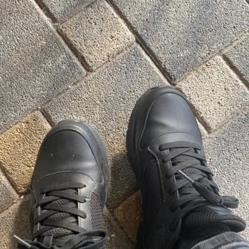 Skechers Ayakkabının Sağ Teki Kusurlu