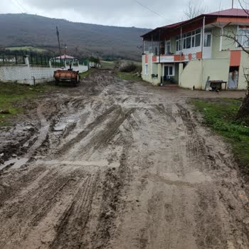 Atakum Belediyesi Yürünemeyecek Şekilde Çamurlu Yol Sorunu
