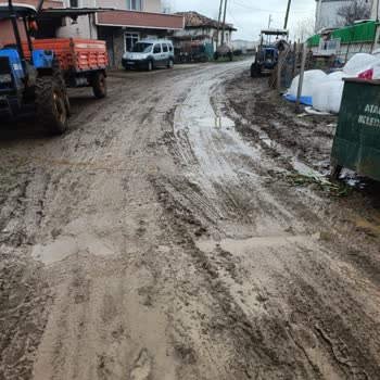 Atakum Belediyesi Yürünemeyecek Şekilde Çamurlu Yol Sorunu