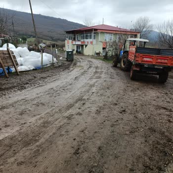 Atakum Belediyesi Yürünemeyecek Şekilde Çamurlu Yol Sorunu