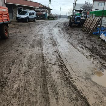 Atakum Belediyesi Yürünemeyecek Şekilde Çamurlu Yol Sorunu