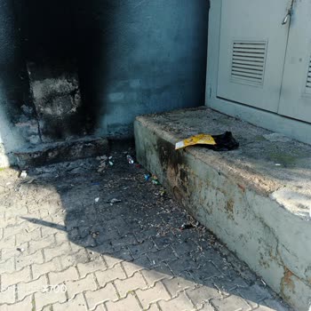 İzmir Bayraklı Belediyesi Park Ve Bahçeler Bakımsız